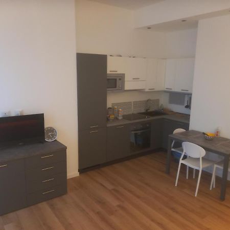Bilocale 7 Piano Balcone Vista Skyline Apartment Milano Ngoại thất bức ảnh